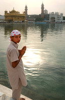 Sikh boy at he Golden Temple, Amritsar, Punjab.