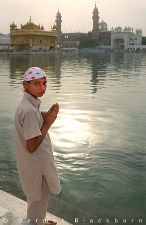 Sikh boy at he Golden Temple, Amritsar, Punjab.